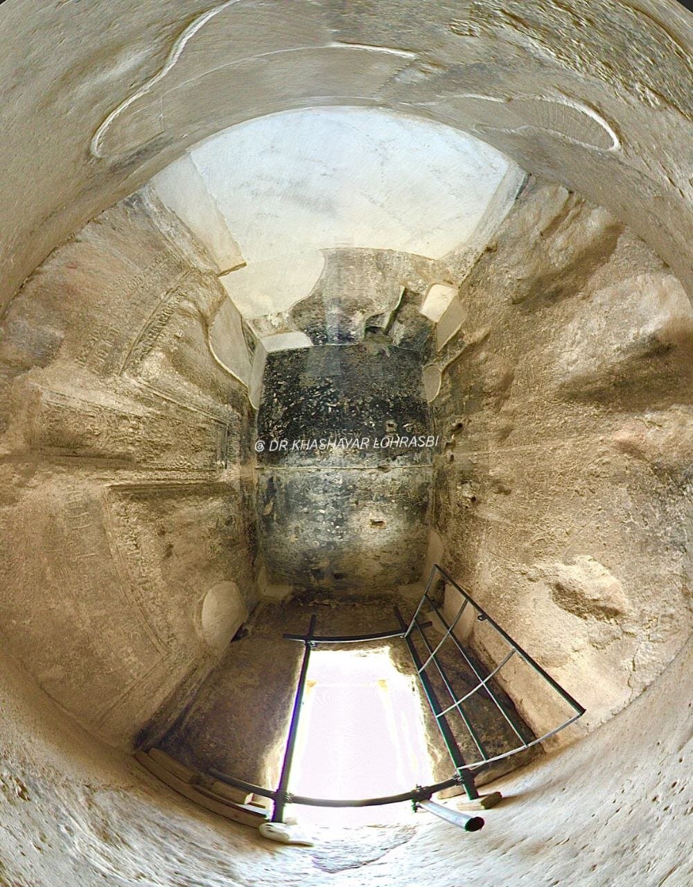 داخل آرامگاه کوروش چه شکلی است؟