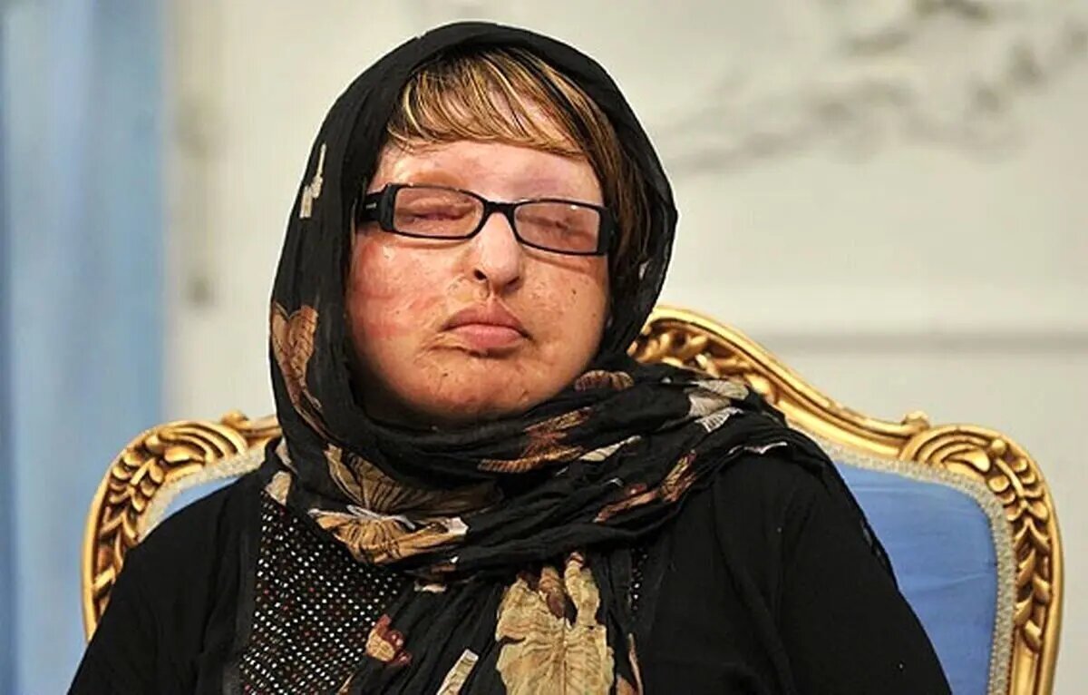 حضور آمنه بهرامی در دادسرای جنایی تهران حضور آمنه بهرامی در دادسرای جنایی تهران