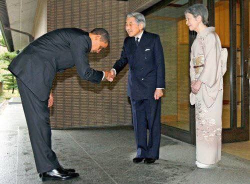 عکس | تصویری معنادار از تفاوت رفتار ترامپ و اوباما با امپراطور ژاپن