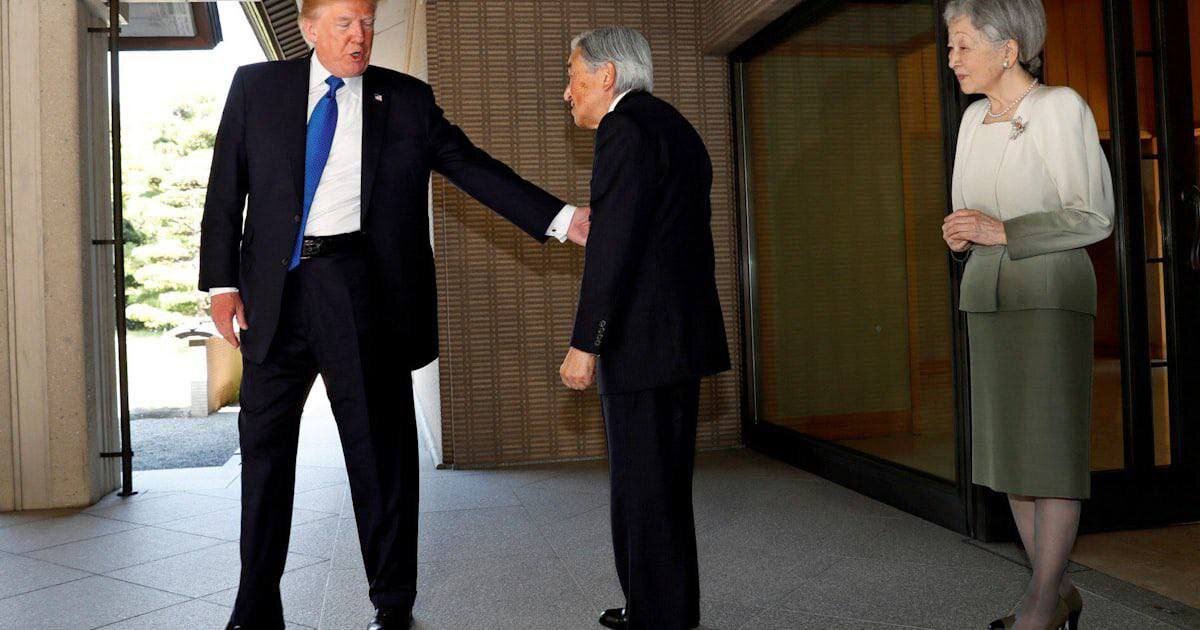 عکس | تصویری معنادار از تفاوت رفتار ترامپ و اوباما با امپراطور ژاپن