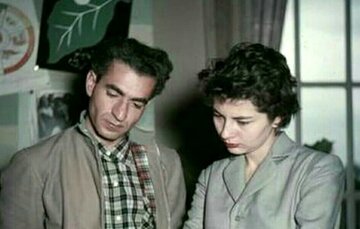 عکس/ محمدرضا پهلوی در حال ورود به مراسم عروسیاش در کاخ مرمر تهران؛ سال ۱۳۲۹ عکس/ محمدرضا پهلوی در حال ورود به مراسم عروسیاش در کاخ مرمر تهران؛ سال ۱۳۲۹