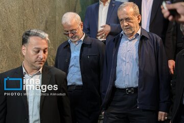 پزشکیان در قطار راه آهن شرق استان تهران / کدام وزرا در بازدید میدانی همراه رییس دولت بودند + تصویر