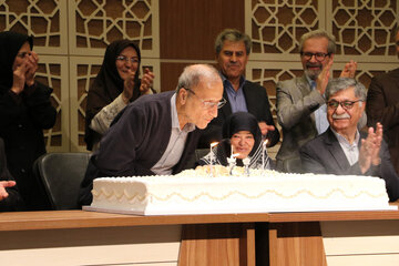 خانیکی اهل گفت‌وگو و مدارا