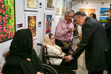 استفاده از آثار هنرمندان توانیاب در هدایای برنامههای فرهنگی خارجی / ایدهای که وزیر ارشاد مطرح کرد