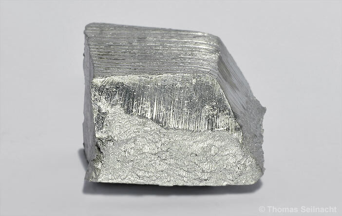 طلا را فراموش کنید / از آیفون تا خودروی برقی، جهان بدون این فلز از کار میافتد