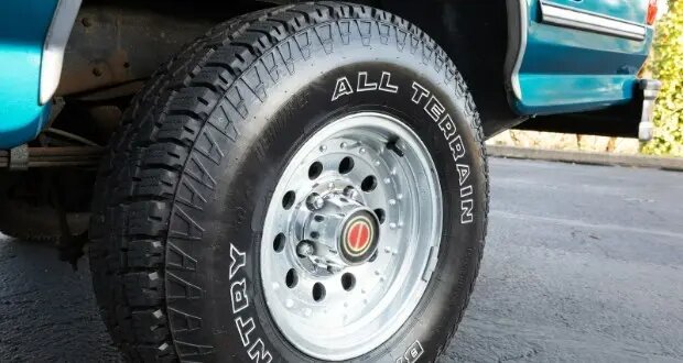 لاستیک «AT» چیست و چرا برای جاده آسفالت نامناسب است؟