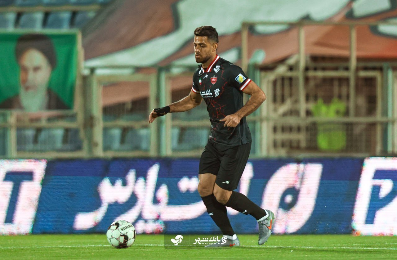 عکس| عذرخواهی پورعلیگنجی پس از اخراج مقابل تراکتور عکس| عذرخواهی پورعلیگنجی پس از اخراج مقابل تراکتور