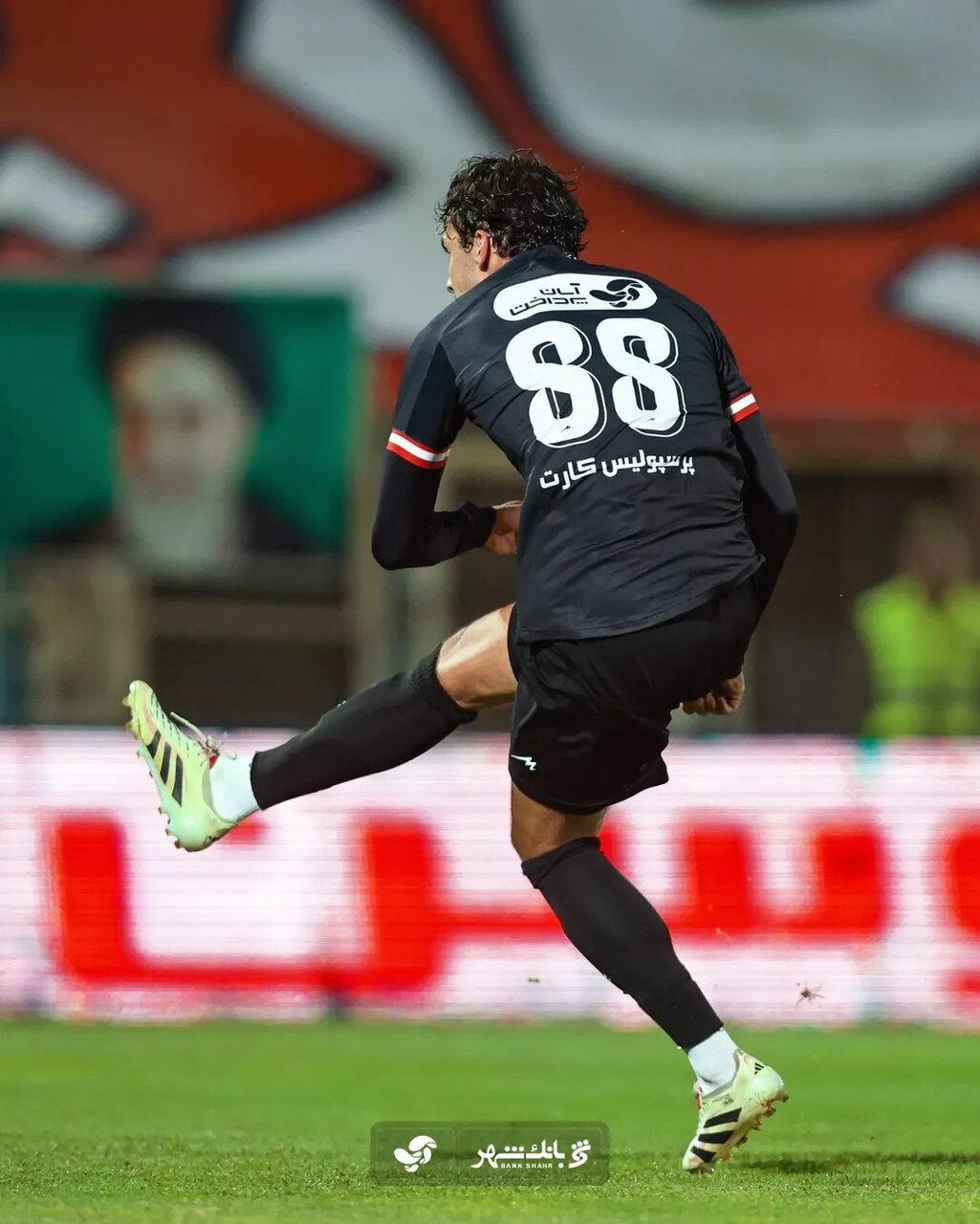 تصاویر | فریم‌به‌فریم با سوپرگل دیدنی مارکو باکیچ به تراکتور 3