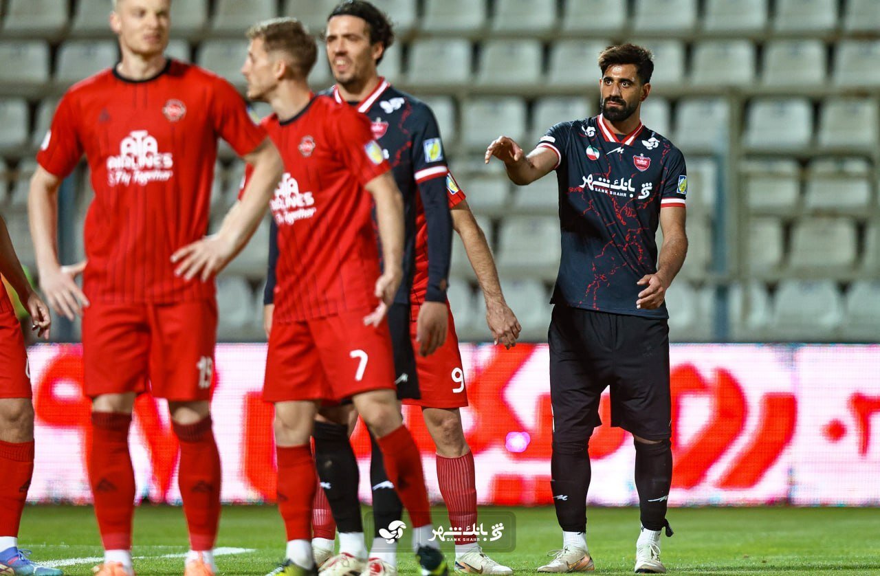 عکس| کری جنجالی کنعانی برای ترابی و تراکتوریها عکس| کری جنجالی کنعانی برای ترابی و تراکتوریها