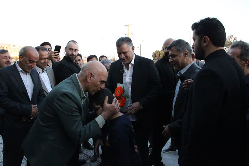 درخشش انسانیت در شب راه آسمان؛ علی دایی و نیکاندیشان سمنان، ستارگان مهربانی شدند