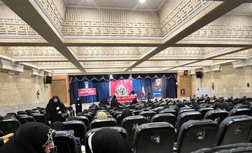 کسانی که مردم را به تجمع برای محاکمه روحانی و ظریف دعوت کردند، خودشان هم نیامدند / فقط 25نفر، آن هم 4نفرشان بچه؟