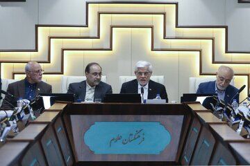 انتقاد تند معاون اول پزشکیان از متهم کردن نخبگان به جاسوسی | عارف: ذهنیت بسته، مانع پیشرفت علمی کشور است