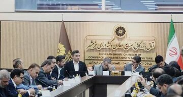 ضرورت احداث بازارچه مرزی خرمشهر در راستای توسعه مبادلات تجاری با کشور عراق / رسالت دولت باید حمایت از بخش خصوصی و رونق اقتصادی باشد ضرورت احداث بازارچه مرزی خرمشهر در راستای توسعه مبادلات تجاری با کشور عراق / رسالت دولت باید حمایت از بخش خصوصی و رونق اقتصادی باشد