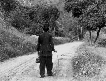 چارلی چاپلین: پیوسته از خودم میپرسیدم که آیا ممکن است دوباره به آمریکا برگردم؟ چارلی چاپلین: پیوسته از خودم میپرسیدم که آیا ممکن است دوباره به آمریکا برگردم؟