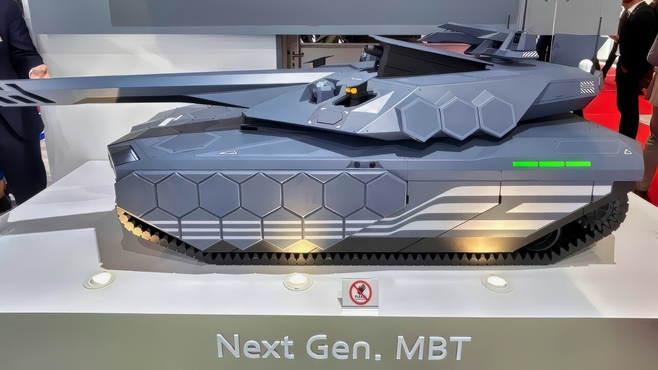 تانک یا بمبافکن؟ / رونمایی از سلاحی جدید با طراحی «نامرئی» B-21 3