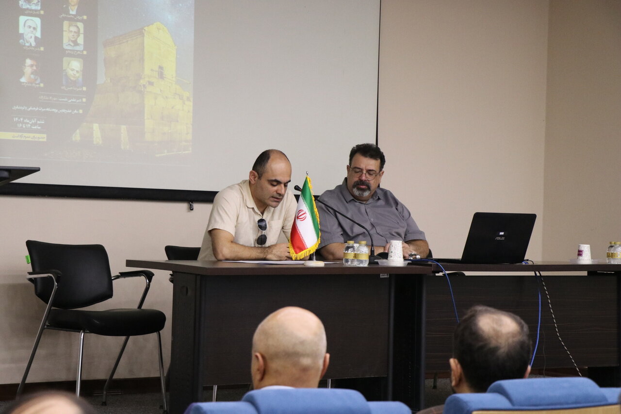 هیچ منبع قابل اعتمادی از خشکهمذهبی بودن کوروش یاد نمیکند و سالهاست که جامعه ما در مورد این شخصیت بزرگ دچار نوعی خودانتقادی شده است. هیچ منبع قابل اعتمادی از خشکهمذهبی بودن کوروش یاد نمیکند و سالهاست که جامعه ما در مورد این شخصیت بزرگ دچار نوعی خودانتقادی شده است.