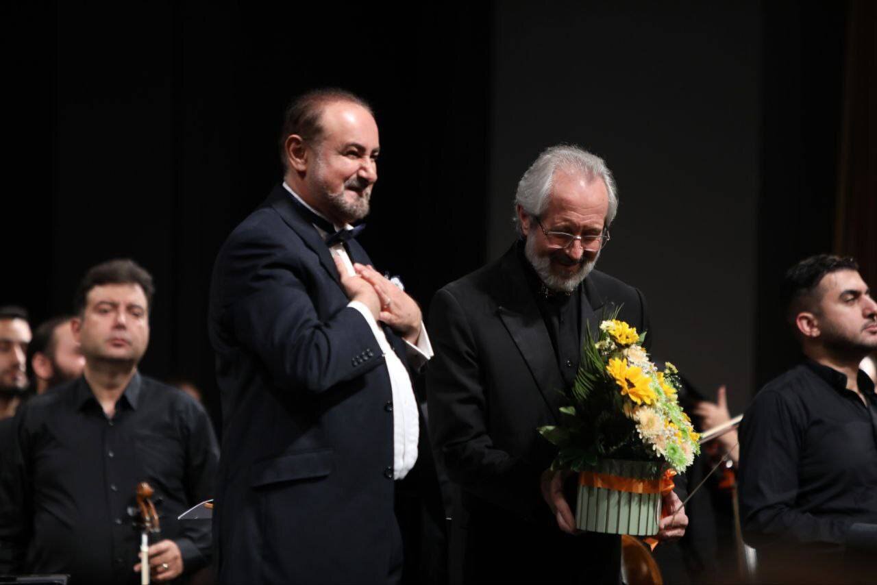 عبدالحسین مختاباد با ارکستر موسیقی ملی ایران خواند