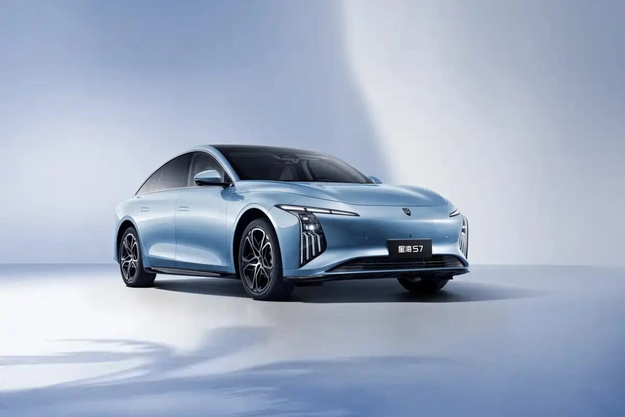 این خودروی برقی با ۱۴ دقیقه شارژ ۳۲۰ کیلومتر پیمایش میکند