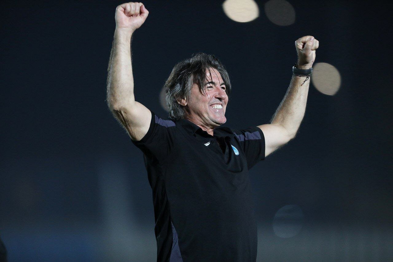 عکس | خوشحالترین سرمربی لیگ ایران؛ مشتهای گره کرده ساپینتو بعد از برد بزرگ 2