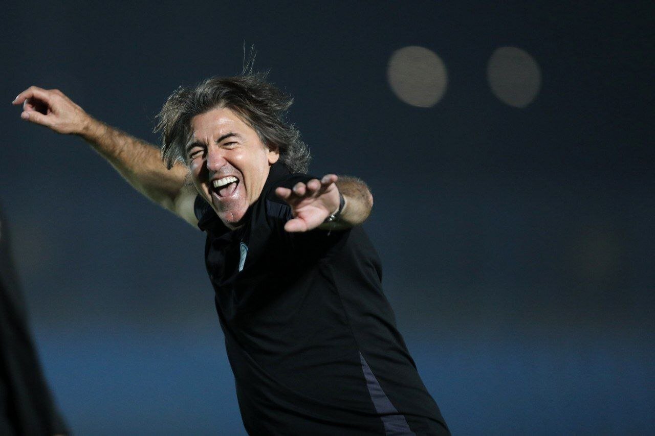 عکس | خوشحالترین سرمربی لیگ ایران؛ مشتهای گره کرده ساپینتو بعد از برد بزرگ 4