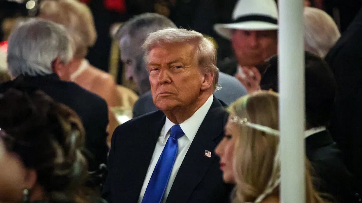 پزشک پیشین کاخ سفید، نسبت به وضعیت سلامتی رئیسجمهور سابق آمریکا، دونالد ترامپ، ابراز تردید کرد. پزشک پیشین کاخ سفید، نسبت به وضعیت سلامتی رئیسجمهور سابق آمریکا، دونالد ترامپ، ابراز تردید کرد.