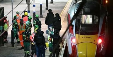 حمله با چاقو به یک قطار / 10 نفر زخمی شدند