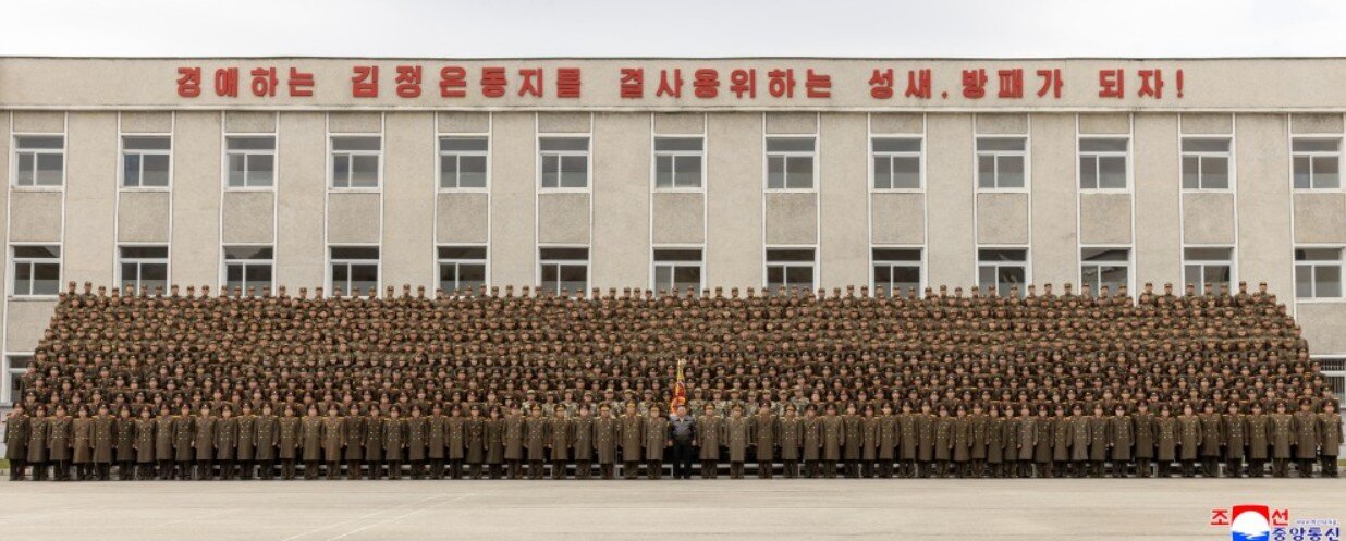 کیم به آغوش سربازان فداییاش رفت؛ ویژهترین واحد ارتش کره شمالی را ببینید / عکس