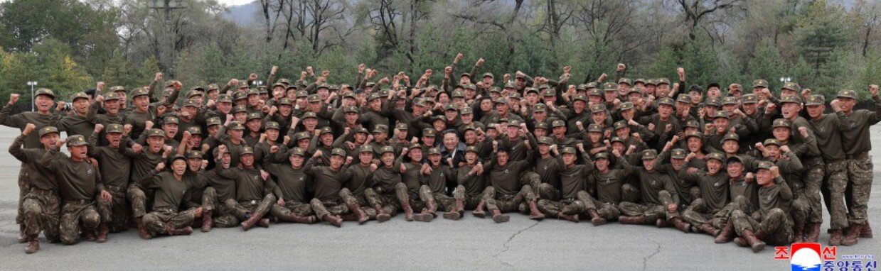 کیم به آغوش سربازان فداییاش رفت؛ ویژهترین واحد ارتش کره شمالی را ببینید / عکس