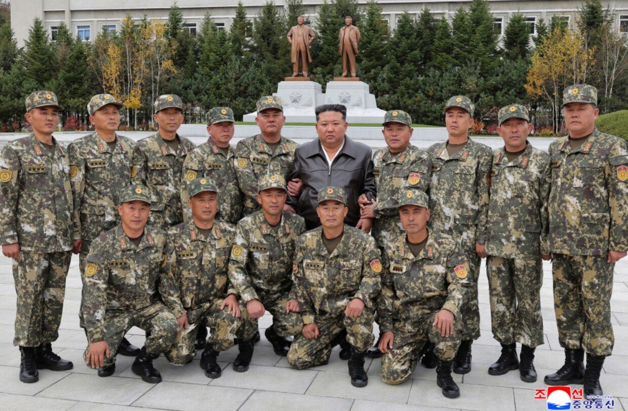 کیم به آغوش سربازان فداییاش رفت؛ ویژهترین واحد ارتش کره شمالی را ببینید / عکس