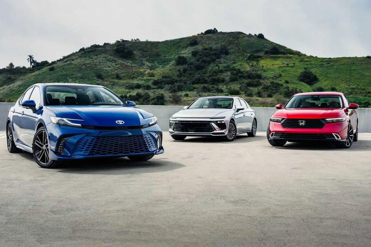 خودروی ژاپنی یا کرهای؟ / رقابت خودروسازان شرق آسیا در ایران!