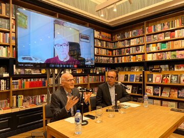 فراستخواه: تاریخ از ما آویزان شده و نمی‌گذارد حرکت کنیم