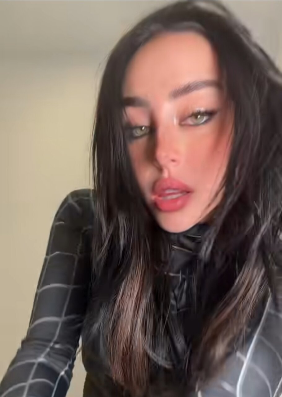 عکس | نیکی اسپایدرمن شد! 2