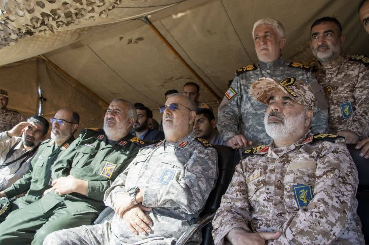 مانور یگانهای پهپادی سجیل با حضور سردار پاکپور+تصاویر