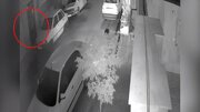 ببینید | ویدیویی شوکه‌کننده از شیوه سرقت از خانه یک زن جوان در شرق تهران؛ نفوذ از زیر در پارکینگ!