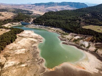 سد لار رکورددار فرار آب در بین سدهای دنیاست / 99 درصد مخزن عظیم این سد خالی شد