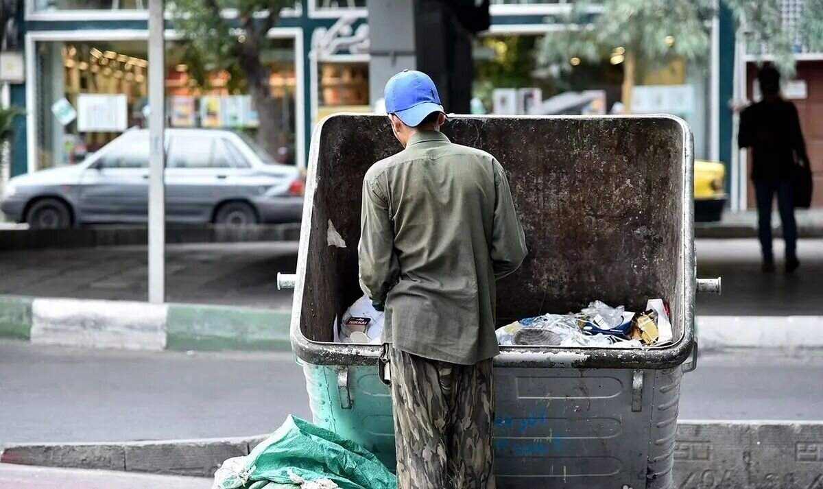 نظافت تهران در بدترین وضعیت دهههای گذشته؛ مخازن زباله یا پُر هستند یا واژگون/ «متاسفانه تهران از لحاظ زیستی میان ۱۷۳ شهر دنیا رتبه ۱۶۳ را دارد»