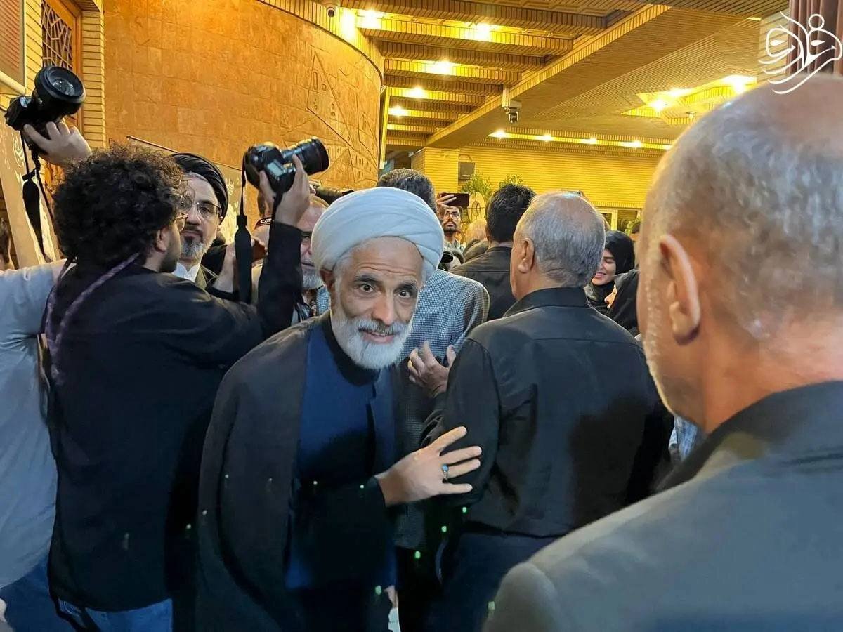 ازدحام بیسابقه در مراسم ختم برادر تاجزاده؛ از حضور محمدرضاخاتمی و بهزاد نبوی تا گپ و گفت مهدی هاشمی با عبدالله نوری + تصاویر