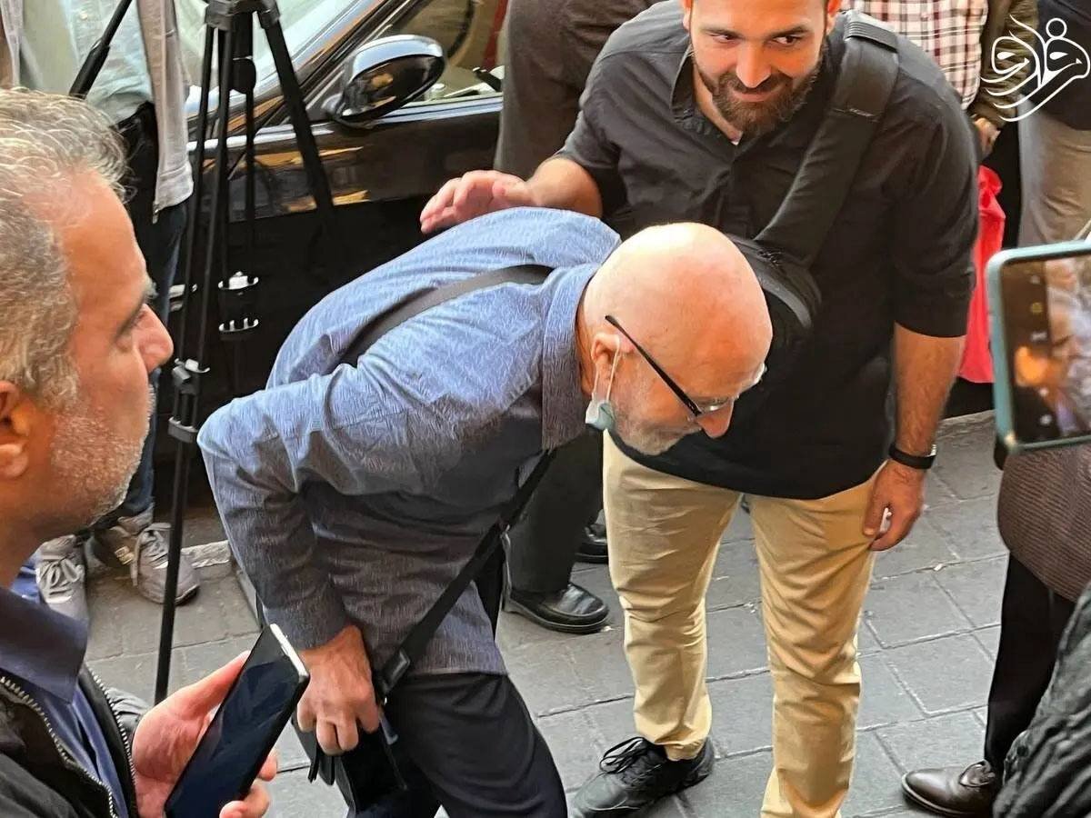 ازدحام بیسابقه در مراسم ختم برادر تاجزاده؛ از حضور محمدرضاخاتمی و بهزاد نبوی تا گپ و گفت مهدی هاشمی با عبدالله نوری + تصاویر