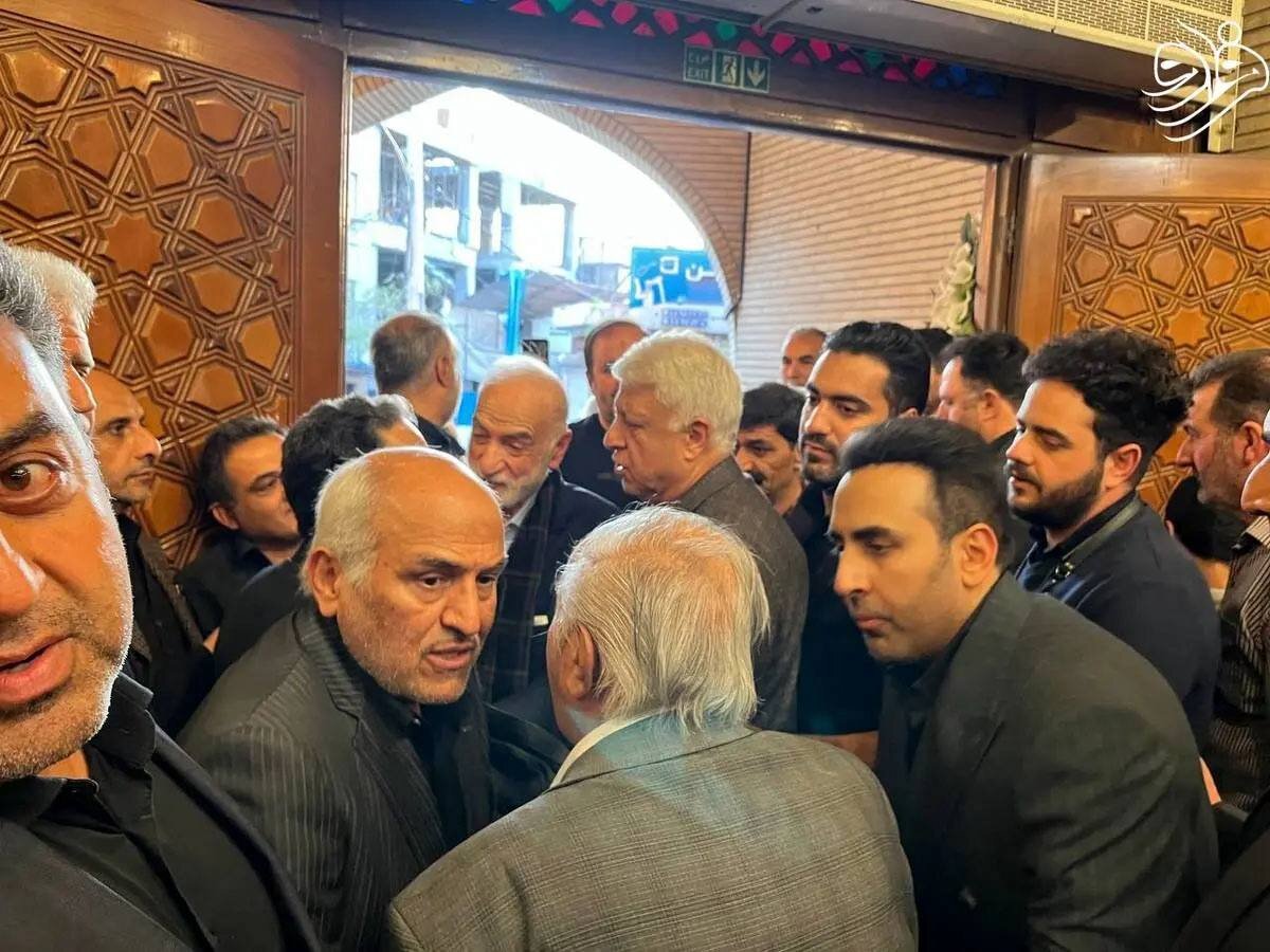 ازدحام بیسابقه در مراسم ختم برادر تاجزاده؛ از حضور محمدرضاخاتمی و بهزاد نبوی تا گپ و گفت مهدی هاشمی با عبدالله نوری + تصاویر