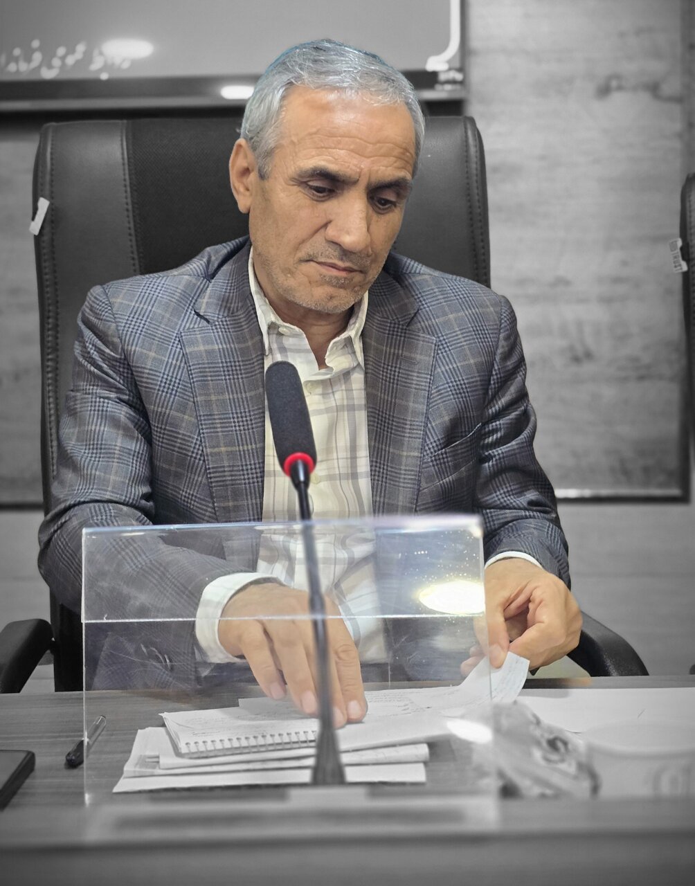 توسعه‌ صدای بلندی در مرکز رباط‌کریم، توجه شهروندان را جلب کرده است. این صدا، نگرانی‌هایی را در میان ساکنان به وجود آورده و به گمانه‌زنی‌ها درباره منبع آن دامن زده است. مقامات محلی در حال بررسی این موضوع هستند تا علت وقوع این پدیده را مشخص کنند.