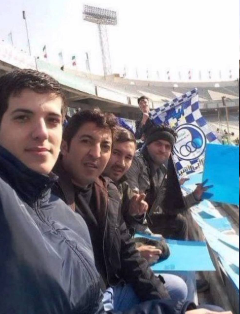 عکس| صابر کاظمی در ورزشگاه آزادی بین هواداران استقلال