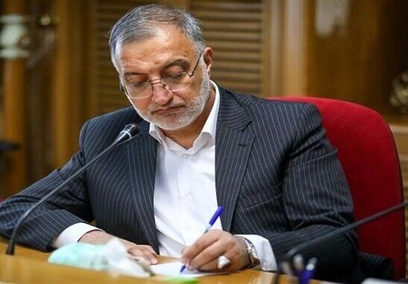 یک عضو شورای شهر اظهار داشت که بهتر است آقای زاکانی بیش از حد برای حفظ موقعیت خود تلاش نکند. وی افزود در صورت بررسی جدی و انتقادی آرا، احتمال اینکه وی به حد نصاب لازم دست یابد بسیار پایین است. یک عضو شورای شهر اظهار داشت که بهتر است آقای زاکانی بیش از حد برای حفظ موقعیت خود تلاش نکند. وی افزود در صورت بررسی جدی و انتقادی آرا، احتمال اینکه وی به حد نصاب لازم دست یابد بسیار پایین است.