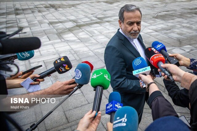 معاون وزیر امور خارجه فیلیپین با سید عباس عراقچی، معاون سیاسی وزارت امور خارجه ایران، دیدار و گفتگو کرد. این نشست در راستای تقویت روابط دوجانبه و بررسی مسائل منطقه‌ای برگزار شد.  طرفین به تبادل نظر در خصوص همکاری‌های مشترک و موضوعات اجتماعی و اقتصادی پرداختند.