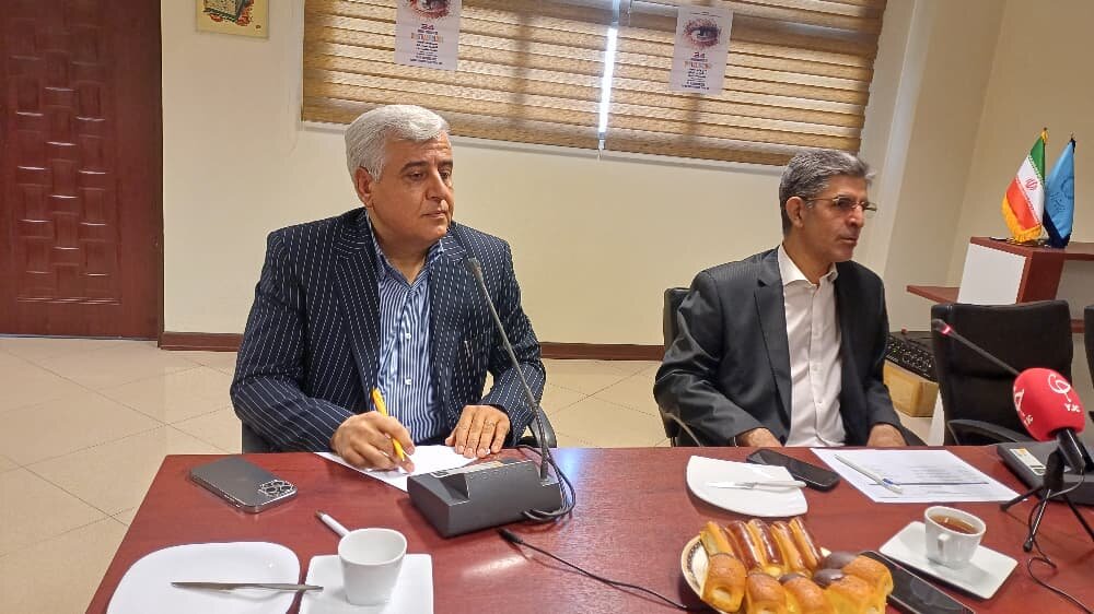 هیچ شاهد علمی وجود ندارد که نور صفحه موبایل می‌تواند به چشم ما آسیب بزند/ ازدواج فامیلی سبب افزایش بیماری‌های ارثی شده