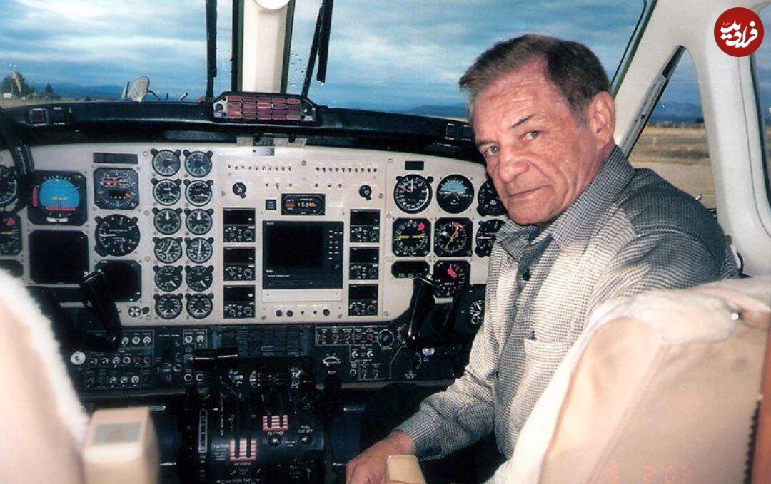 عکس / رضا بیک‌ایمان‌وردی در کابین یک خلبان؛ دهه 70 2