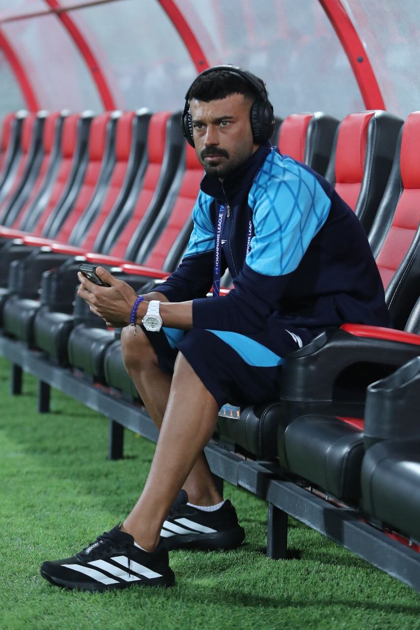 عکس| استایل ویژه رامین رضاییان روی نیمکت استقلال