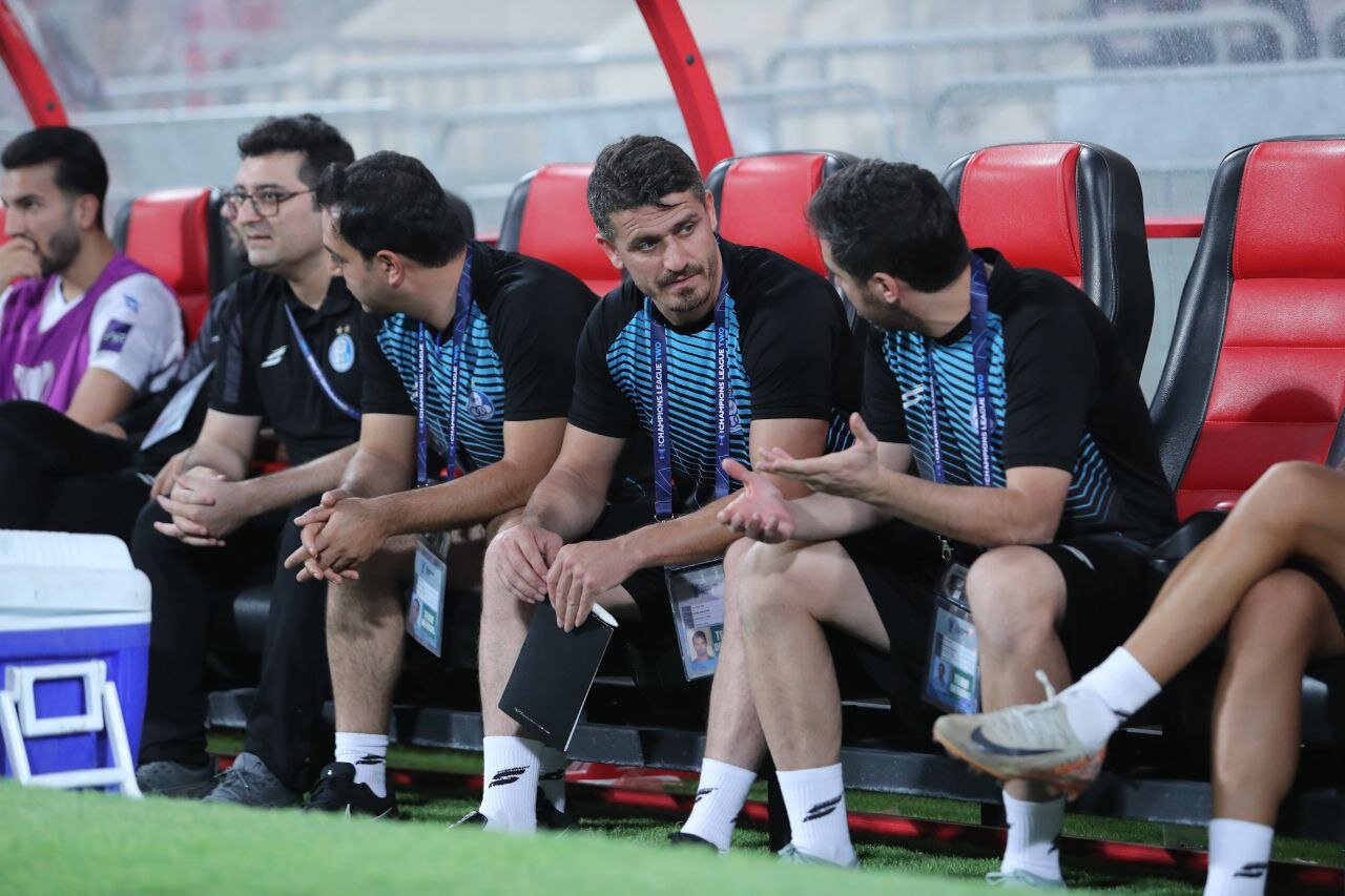 عکس | وریا غفوری روی نیمکت استقلال در آسیا نشست 2