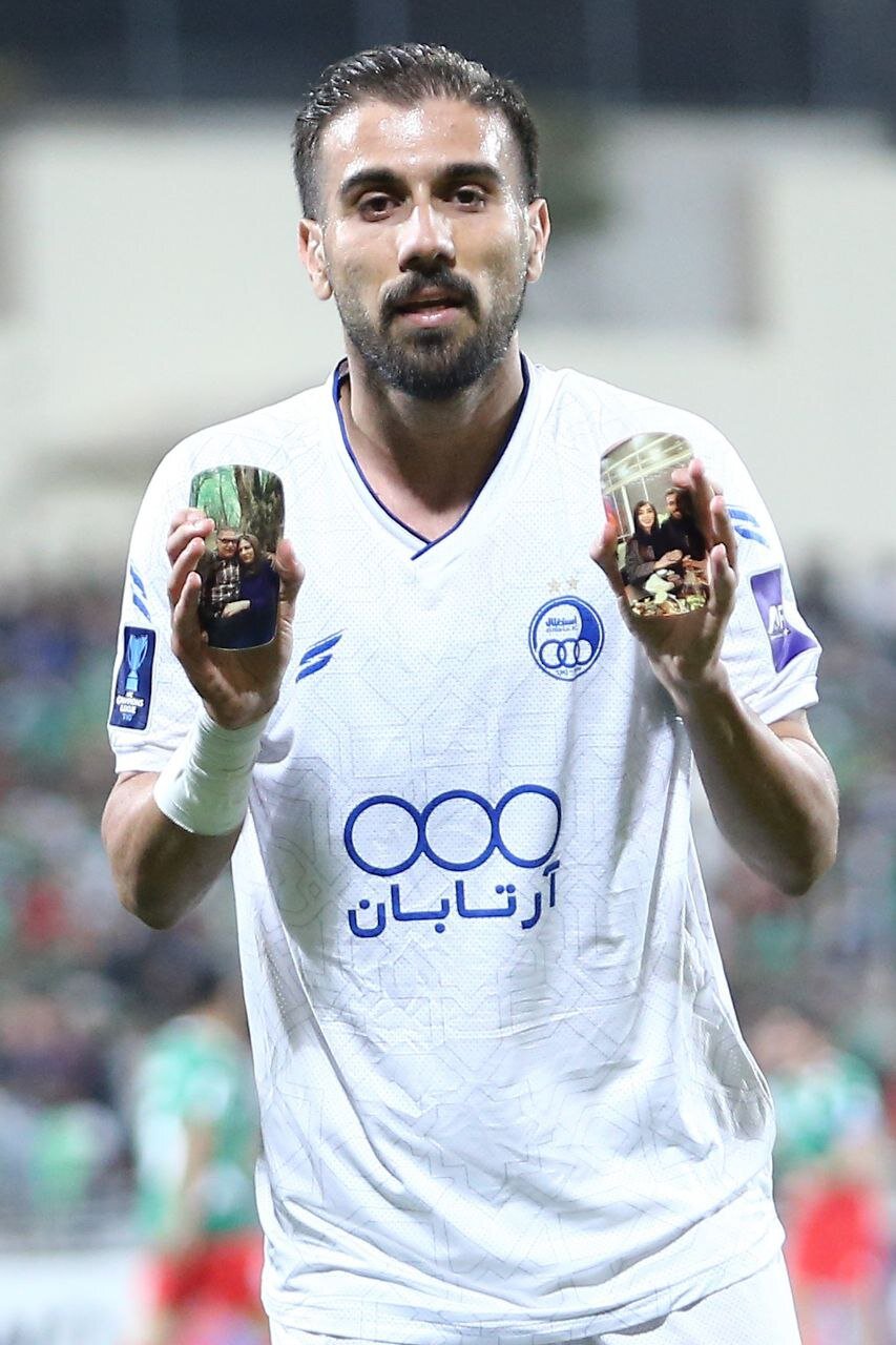 عکس | ستاره استقلال گلش را به چه کسی تقدیم کرد؟ 2