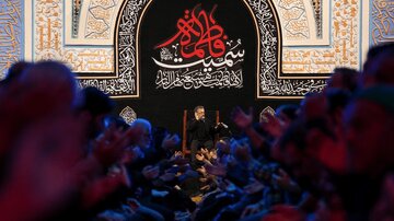 ببینید| مداحی حماسی کریمی برای صدیقه طاهره در حرم امام رضا(ع)