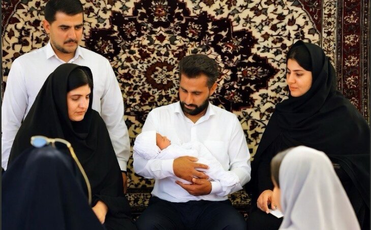 صدای نخستین؛ اذان در گوش نوزاد، صدایی که با تولد آغاز میشود